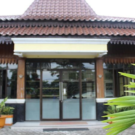 Simpang Tujuh Hotell Cepu Eksteriør bilde
