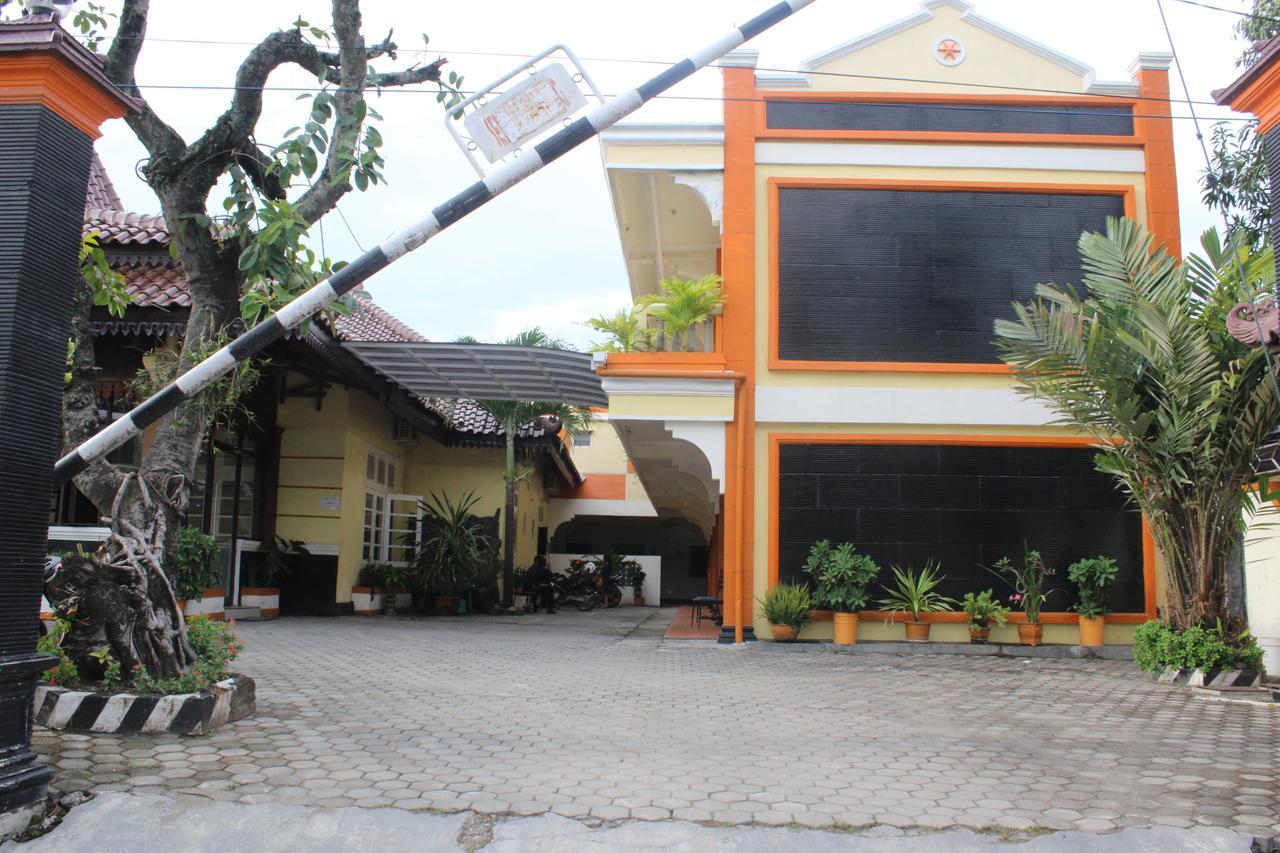 Simpang Tujuh Hotell Cepu Eksteriør bilde