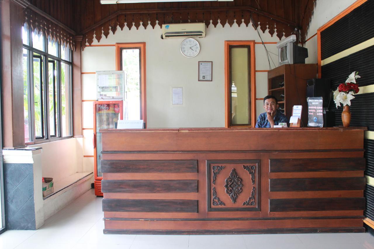 Simpang Tujuh Hotell Cepu Eksteriør bilde