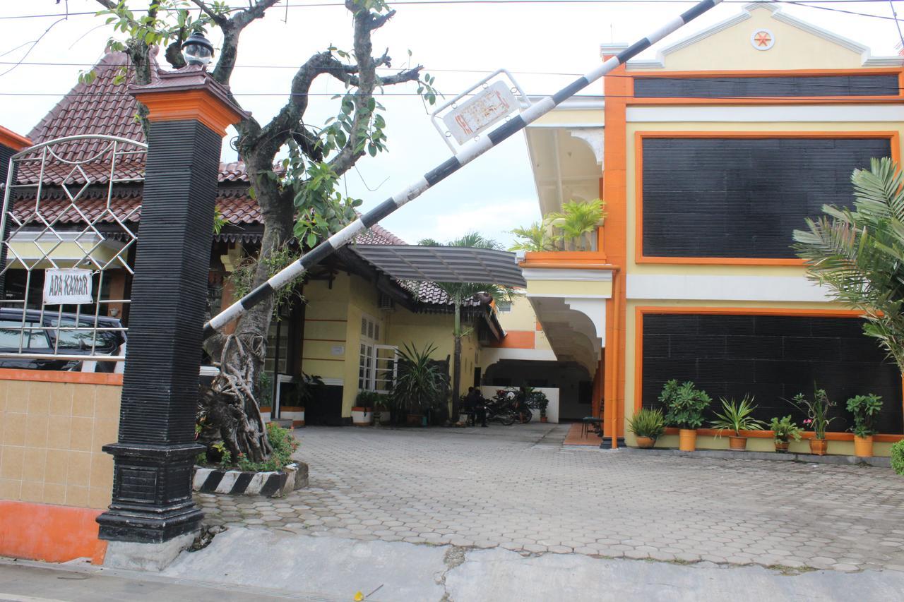 Simpang Tujuh Hotell Cepu Eksteriør bilde