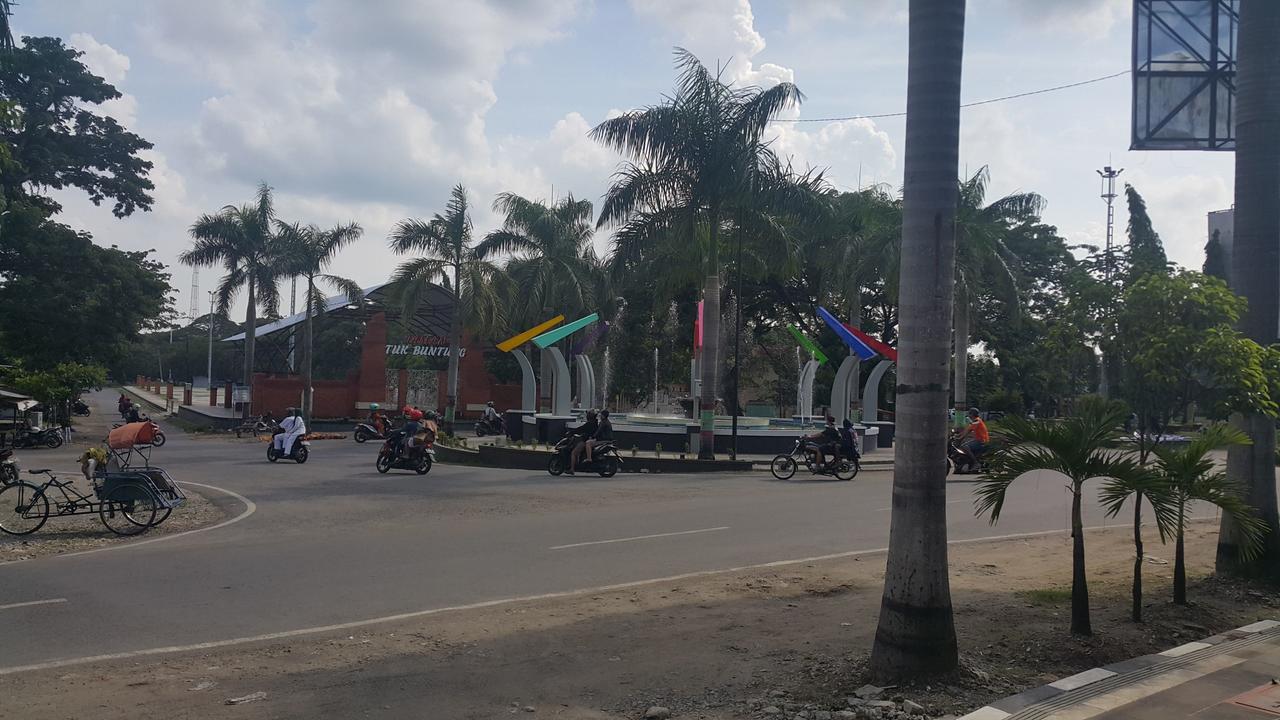 Simpang Tujuh Hotell Cepu Eksteriør bilde